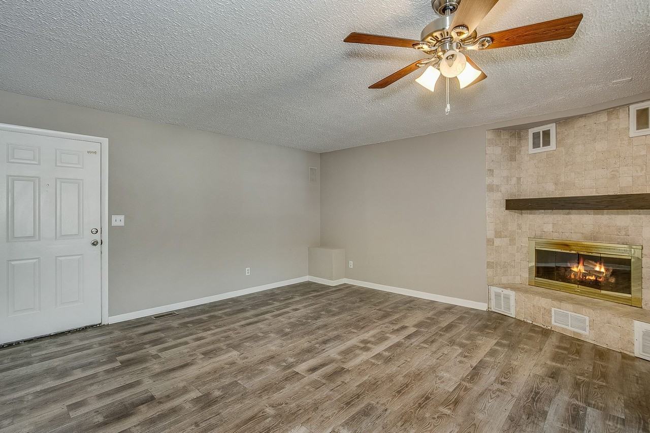 545 S Riverview Ave - Photo 6 of 26