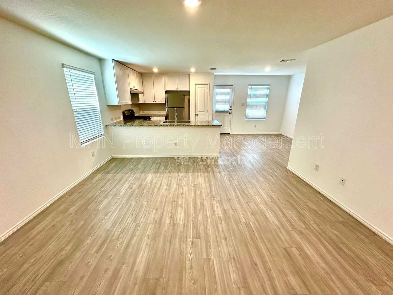 13023 Rosemary Cv - Photo 4 of 15