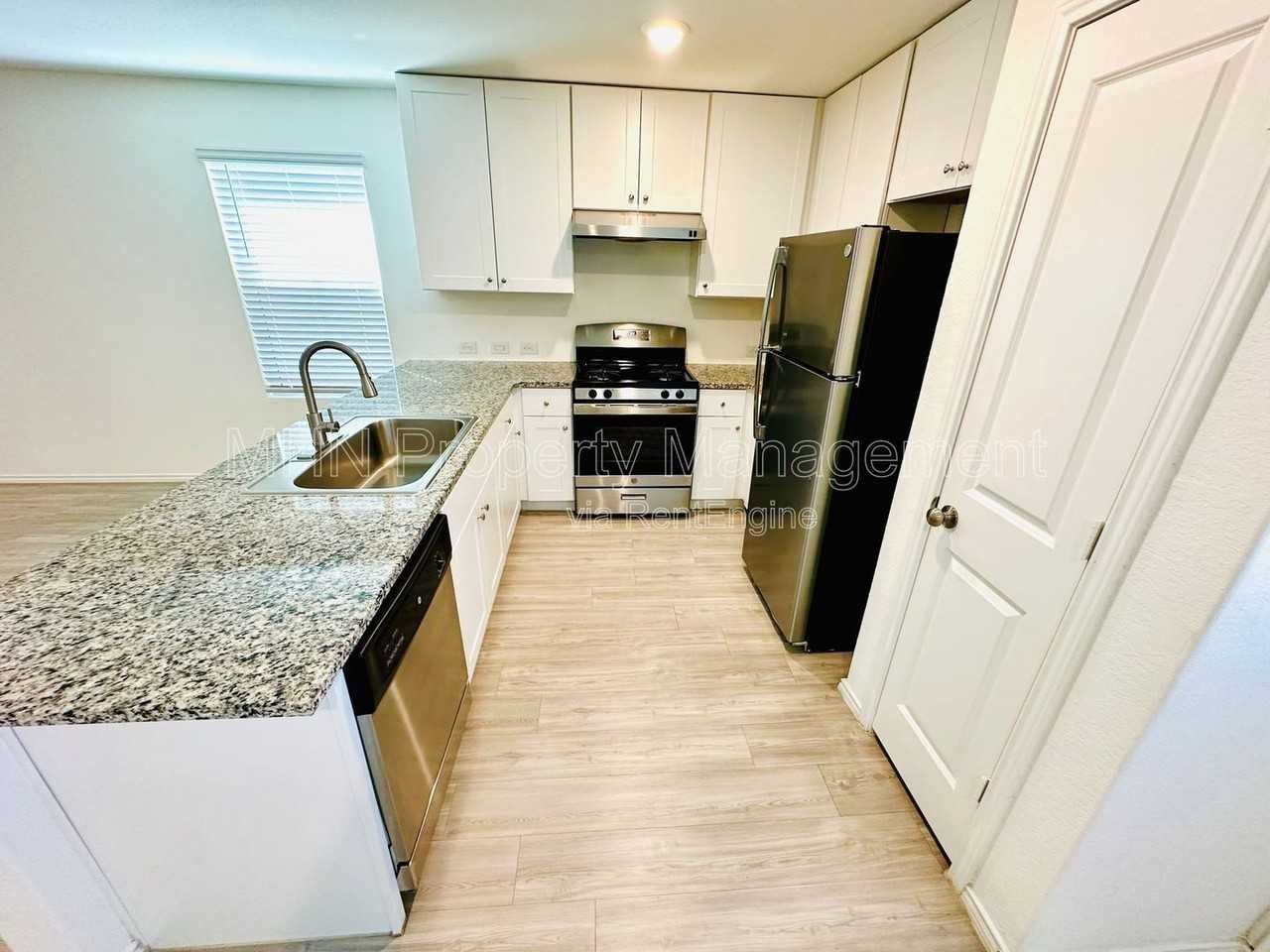 13023 Rosemary Cv - Photo 5 of 15