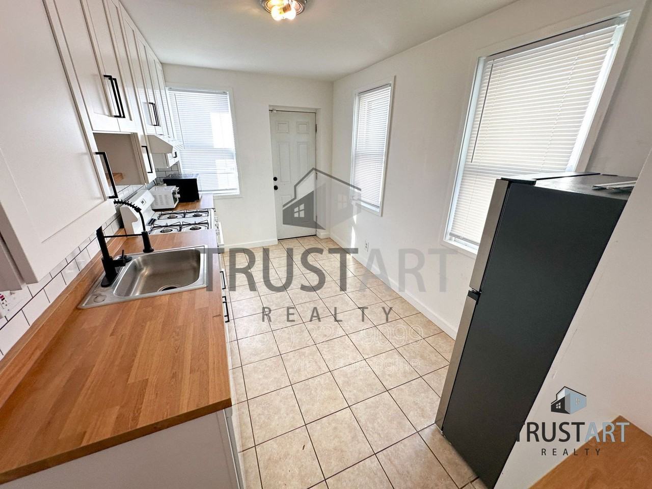 2834 E Venango St - Photo 4 of 15