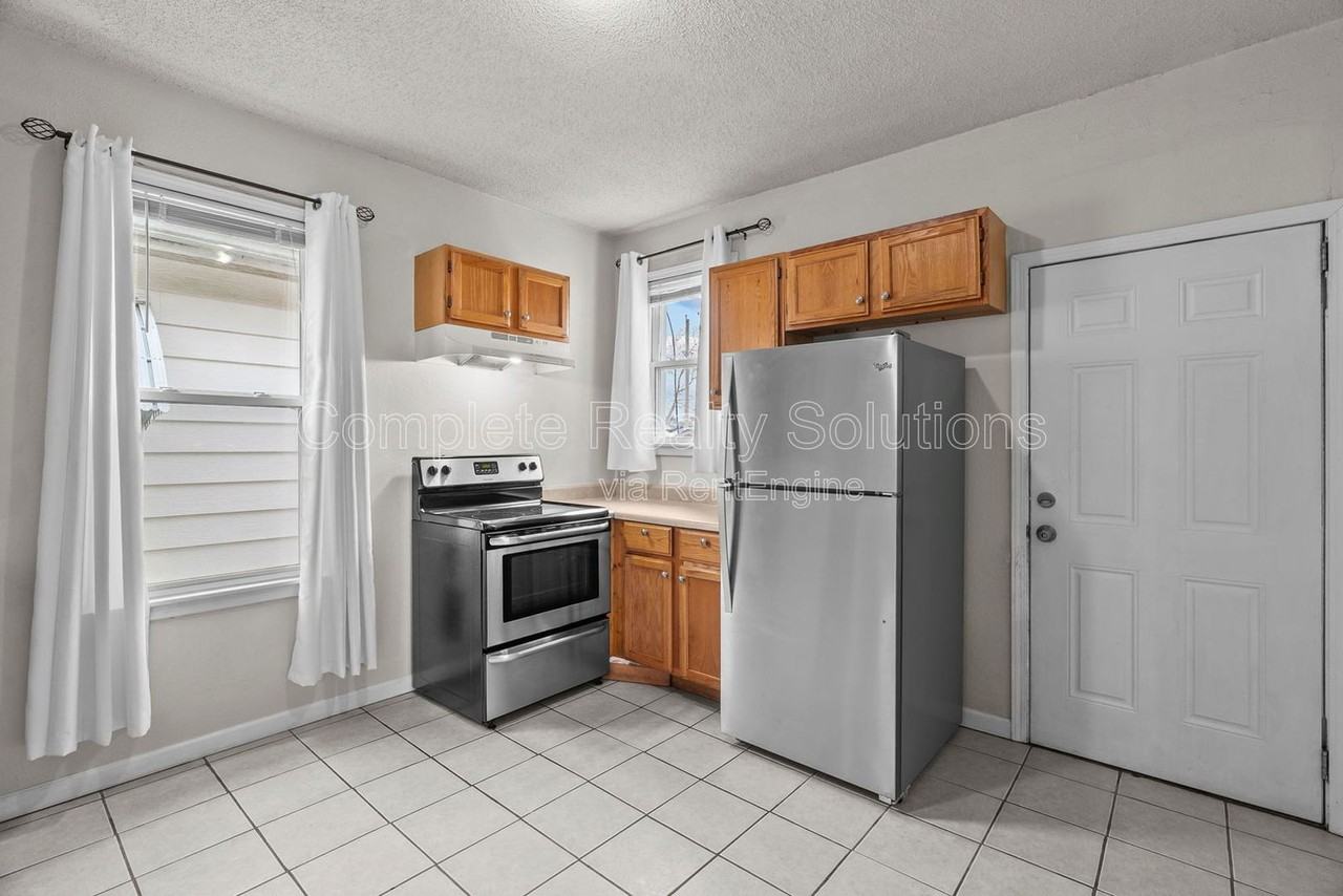 4152 Wilmington Ave - Photo 3 of 30