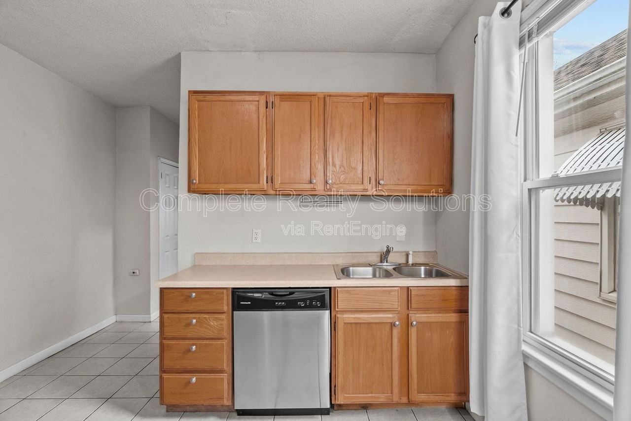 4152 Wilmington Ave - Photo 7 of 30