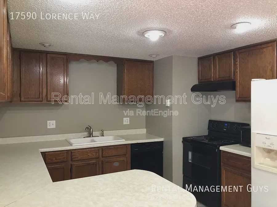 17590 Lorence Way - Photo 2 of 12