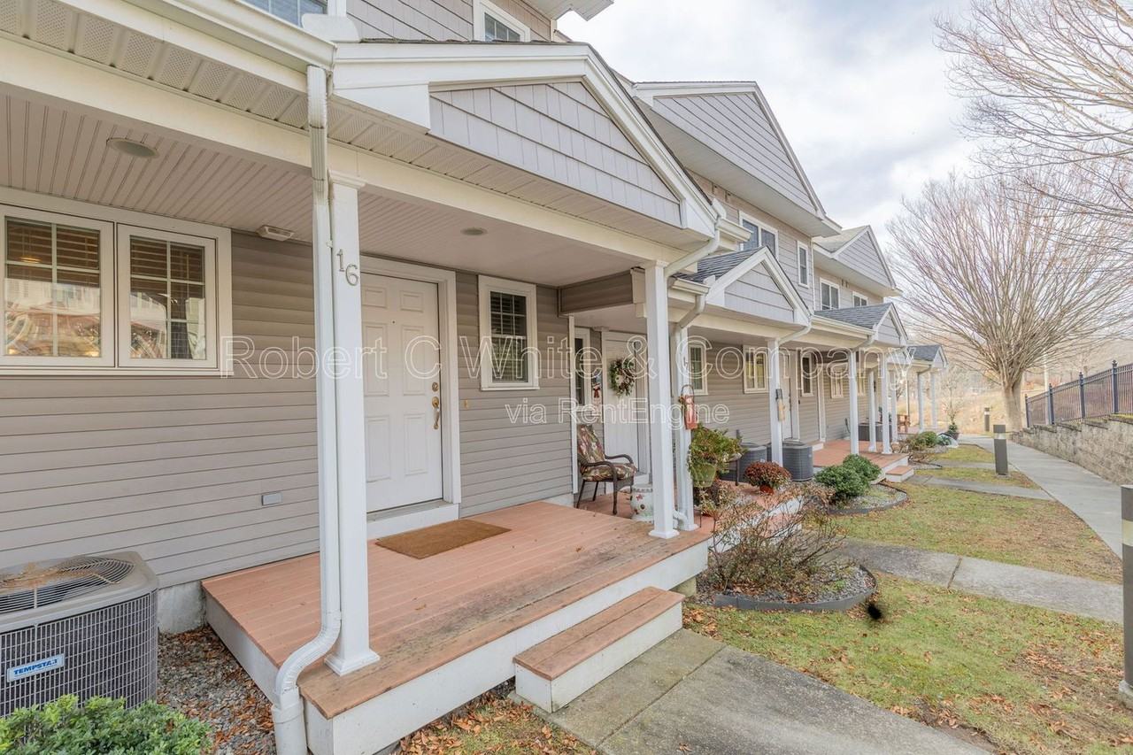 330 Crystal Ave #16 - Photo 3 of 18