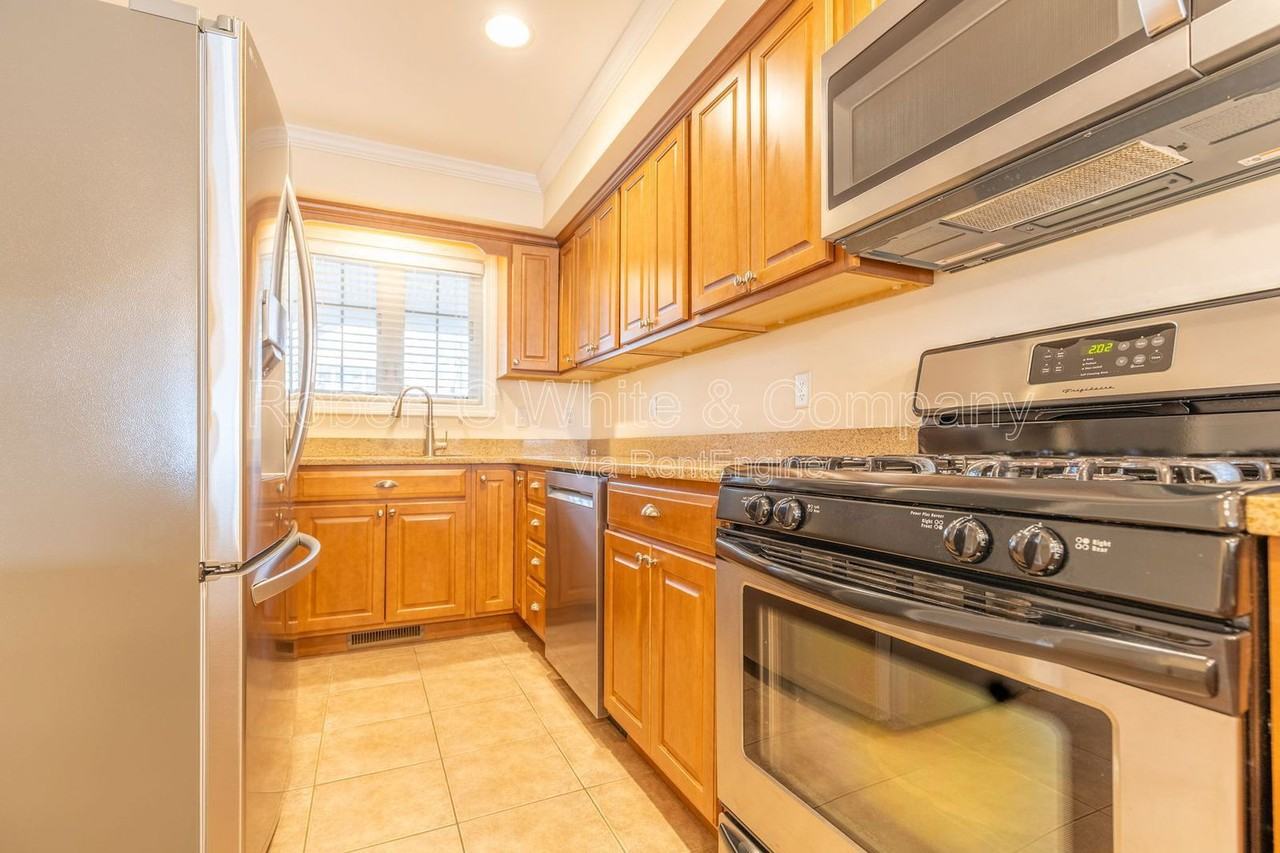 330 Crystal Ave #16 - Photo 5 of 18