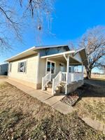 featured image of 106 W Avenue E