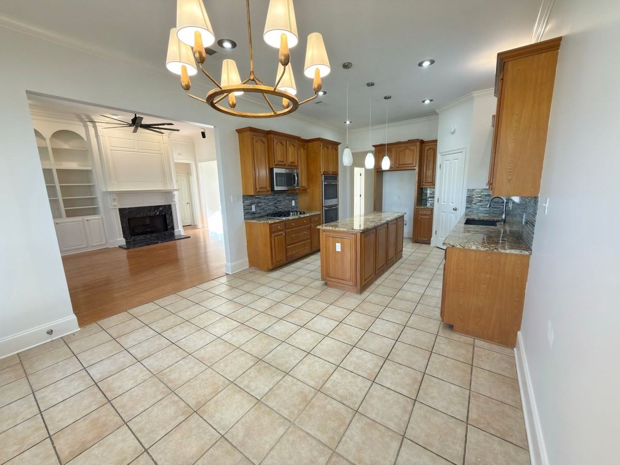 10721 Hillmont Ave - Photo 6 of 22