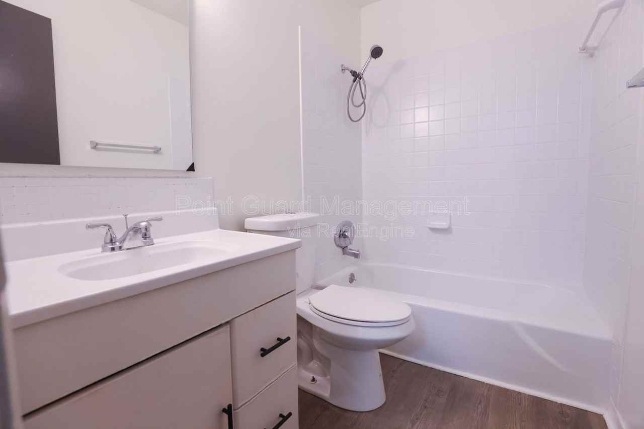 2922 N 54th St #2 - Photo 5 of 11