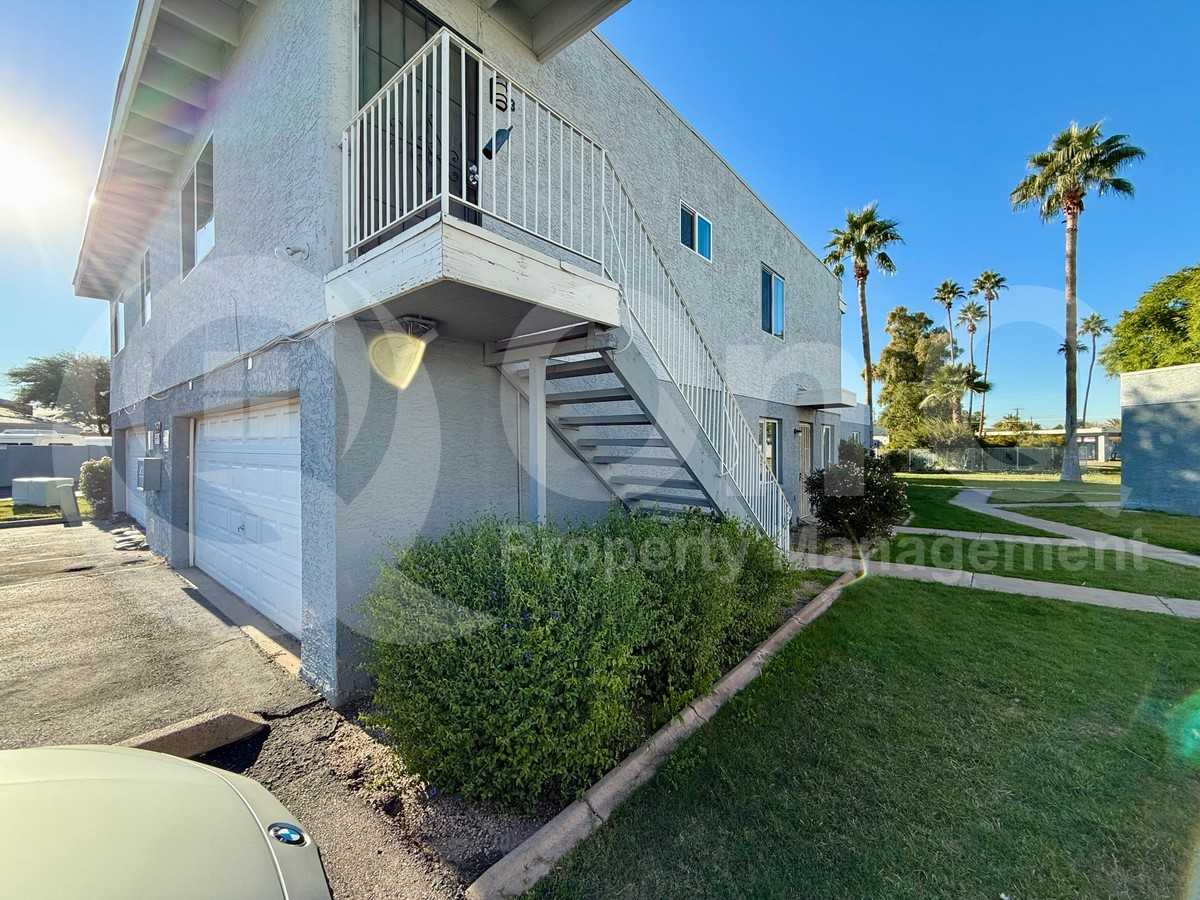 2629 W Ocotillo Rd #2 - Photo 3 of 40