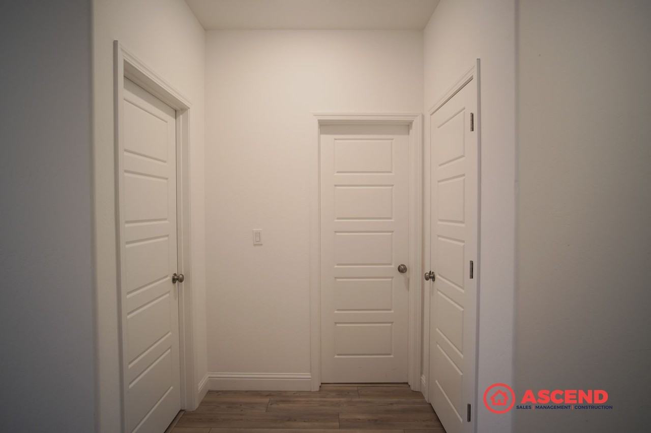 3310 Spruce Park Way - Photo 4 of 31