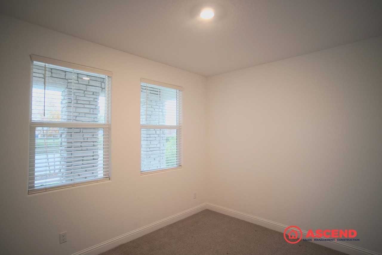 3310 Spruce Park Way - Photo 5 of 31