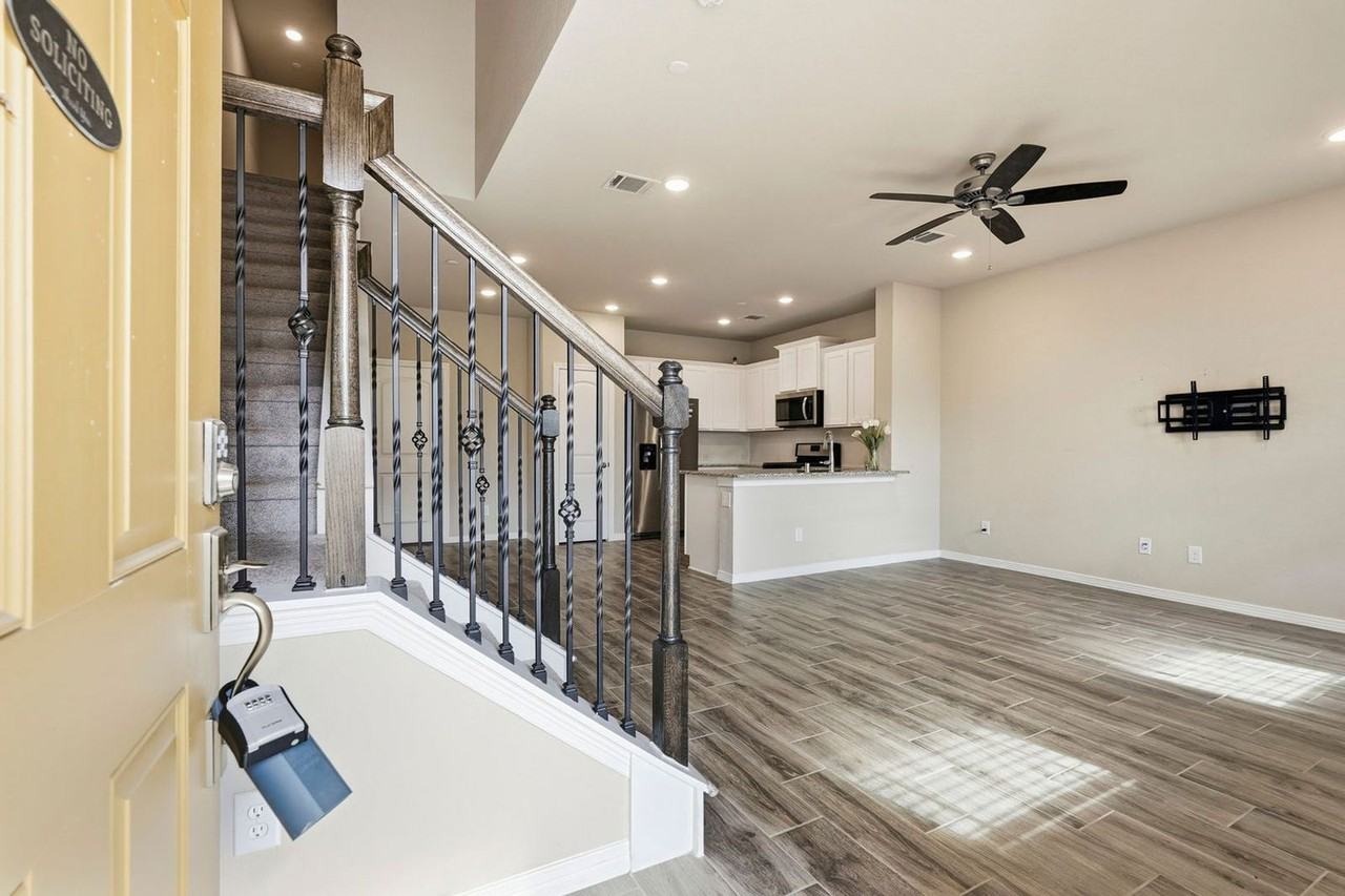 8038 Scanlan Trce - Photo 3 of 25