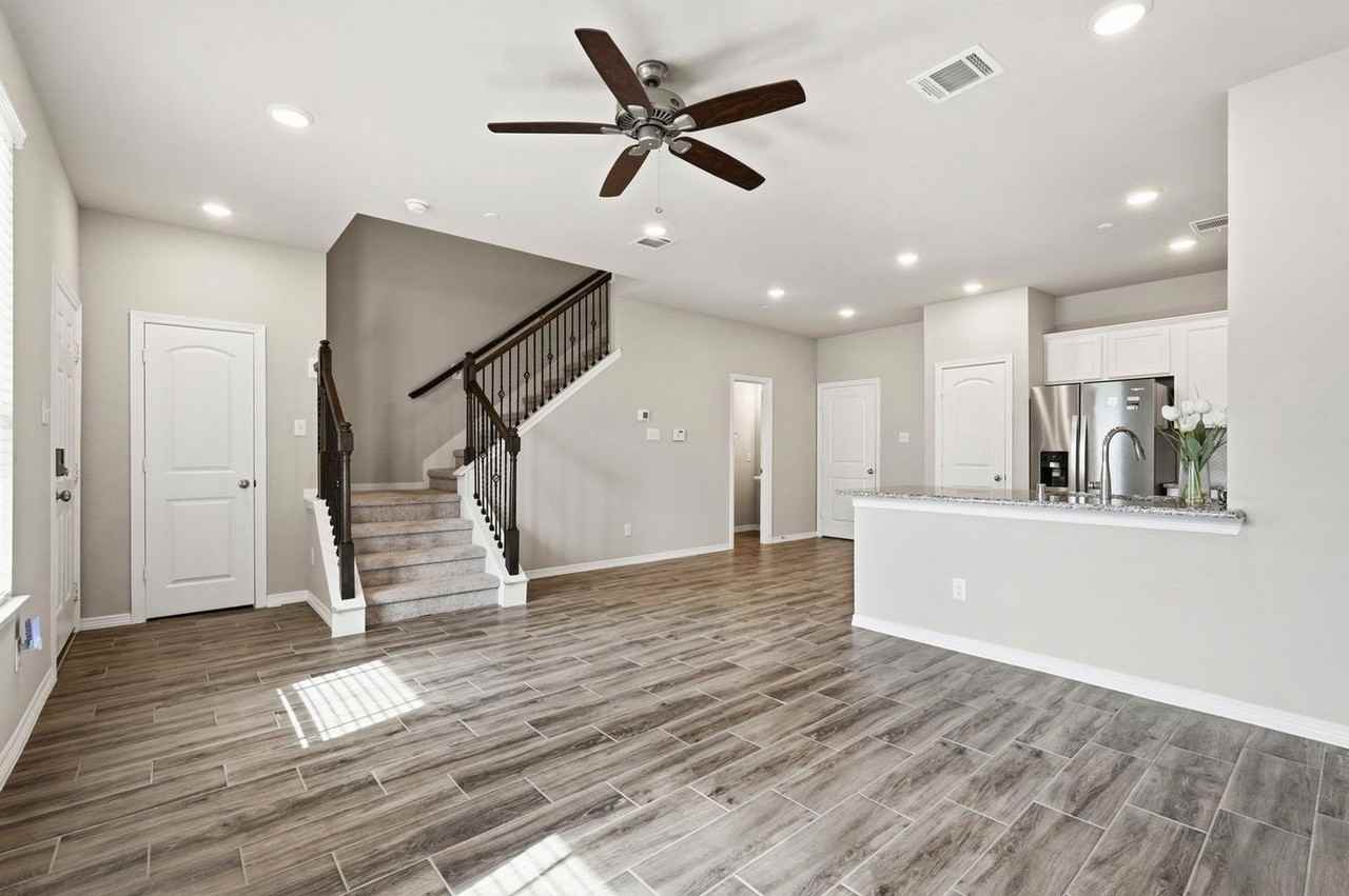 8038 Scanlan Trce - Photo 5 of 25