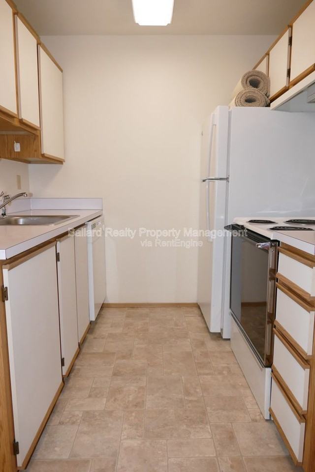 1731 Nw 58th St #202 - Photo 6 of 14