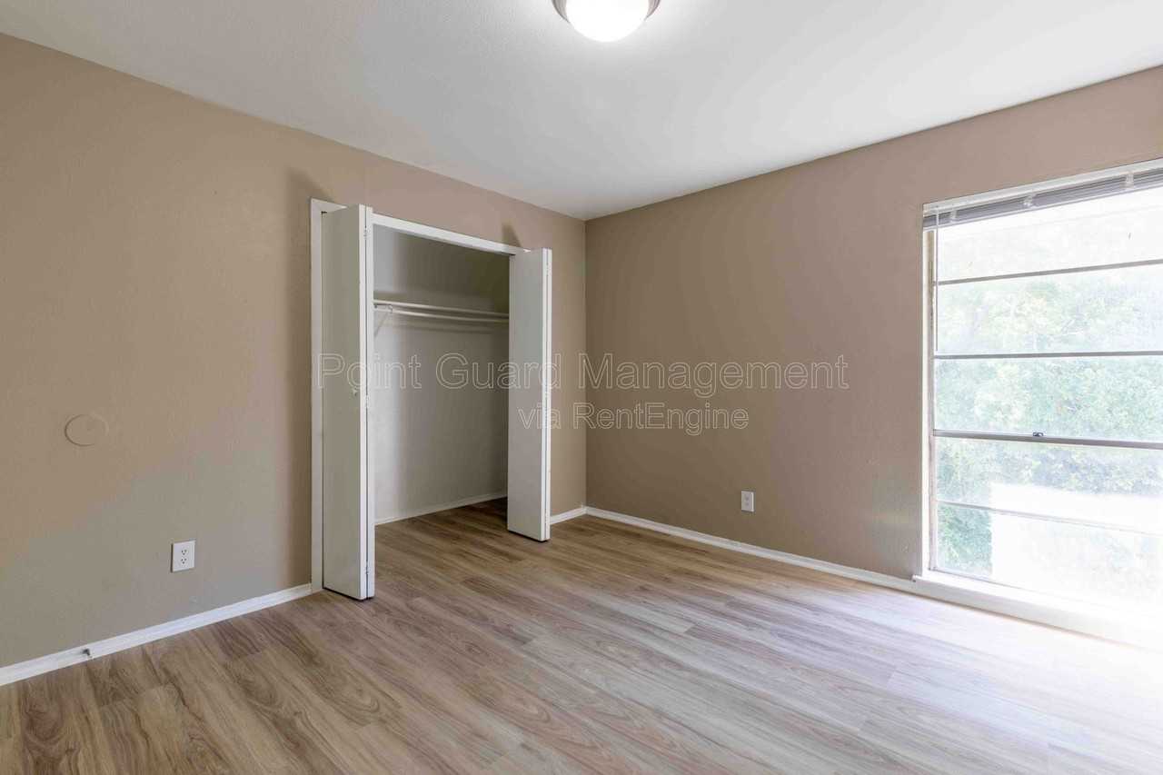 4590 W Kiest Blvd #2103 - Photo 7 of 24