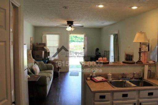 335 Granbury St - Photo 2 of 6