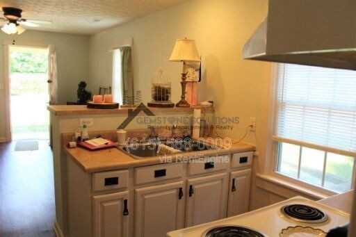 335 Granbury St - Photo 3 of 6