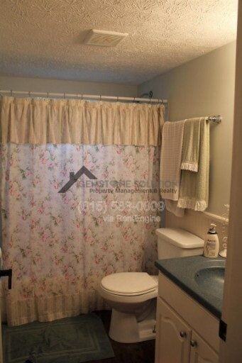 335 Granbury St - Photo 5 of 6