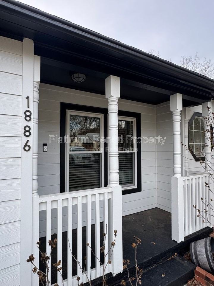 1886 Benson Ave Se - Photo 3 of 40