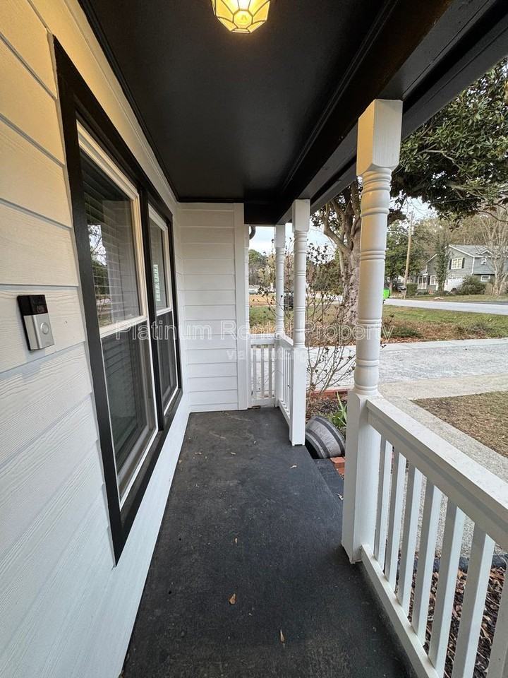 1886 Benson Ave Se - Photo 4 of 40