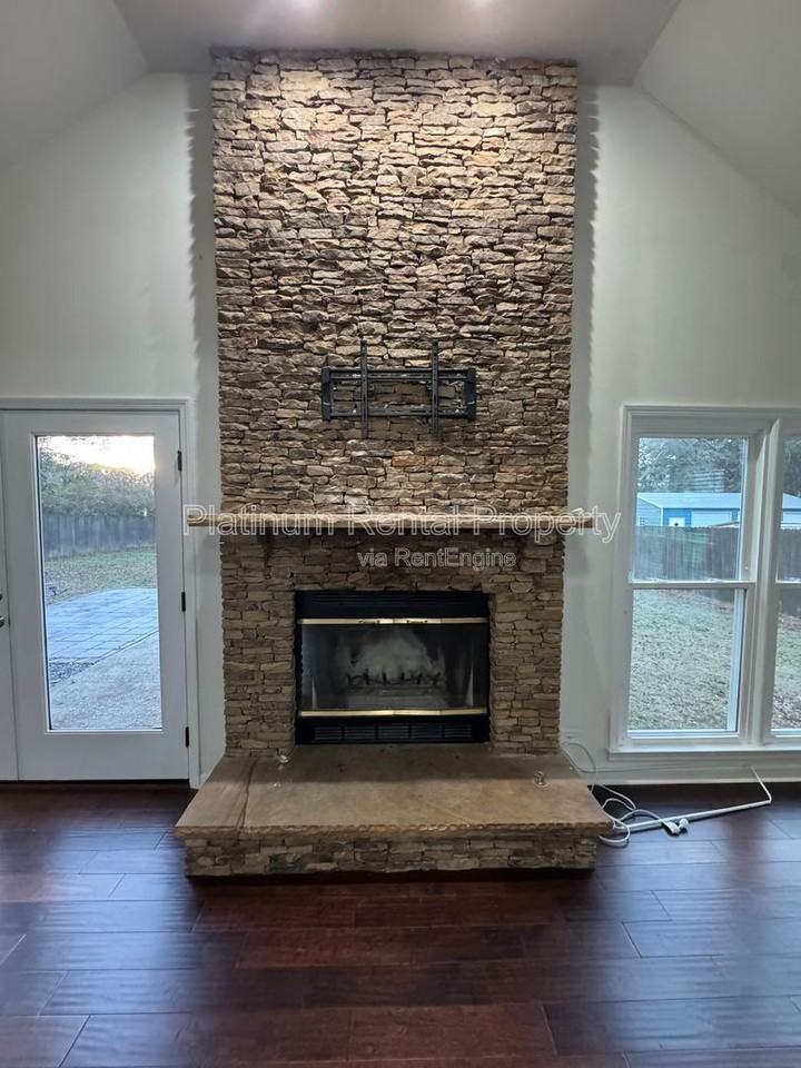 1886 Benson Ave Se - Photo 6 of 40