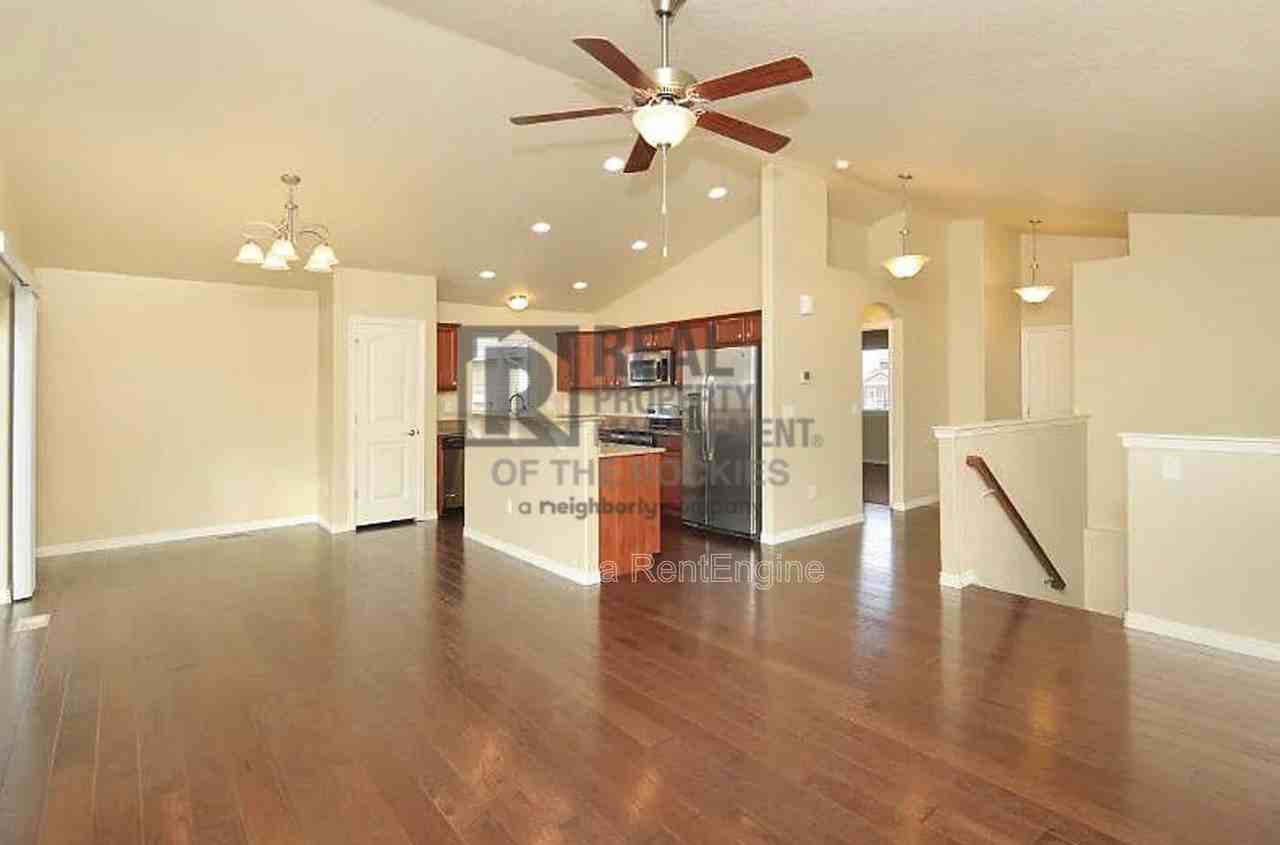 617 Canyonlands St - Photo 2 of 12