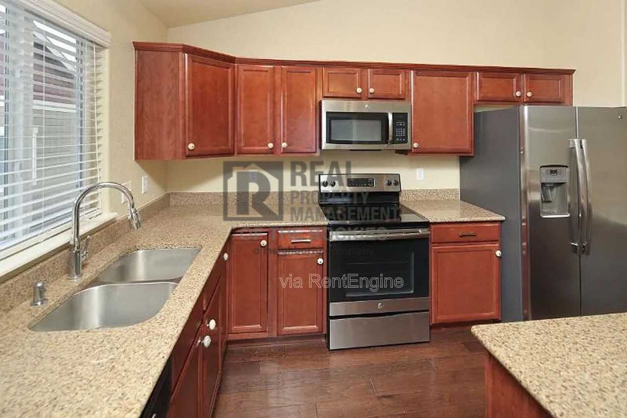 617 Canyonlands St - Photo 3 of 12