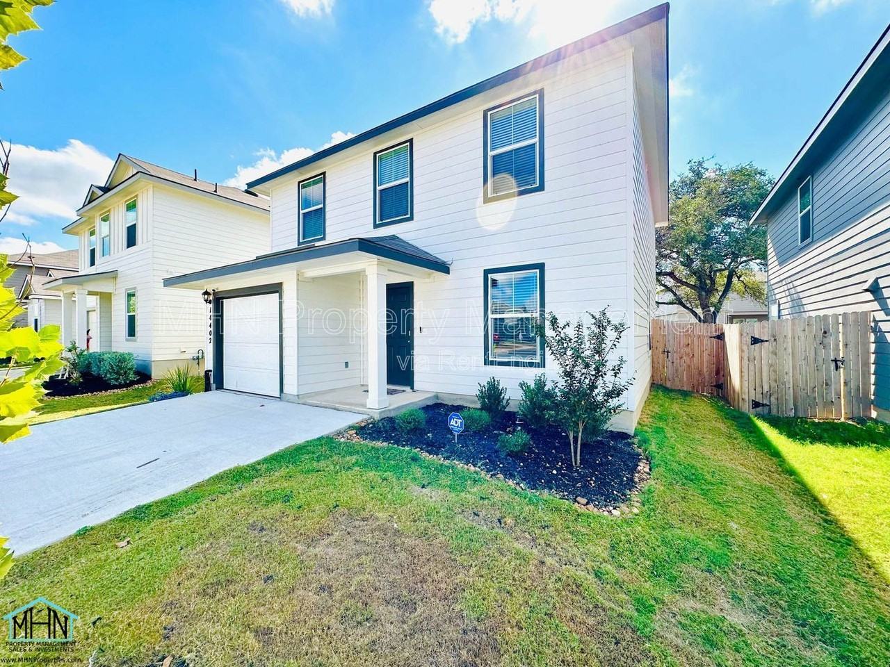 14415 Navidad Pike - Photo 2 of 19