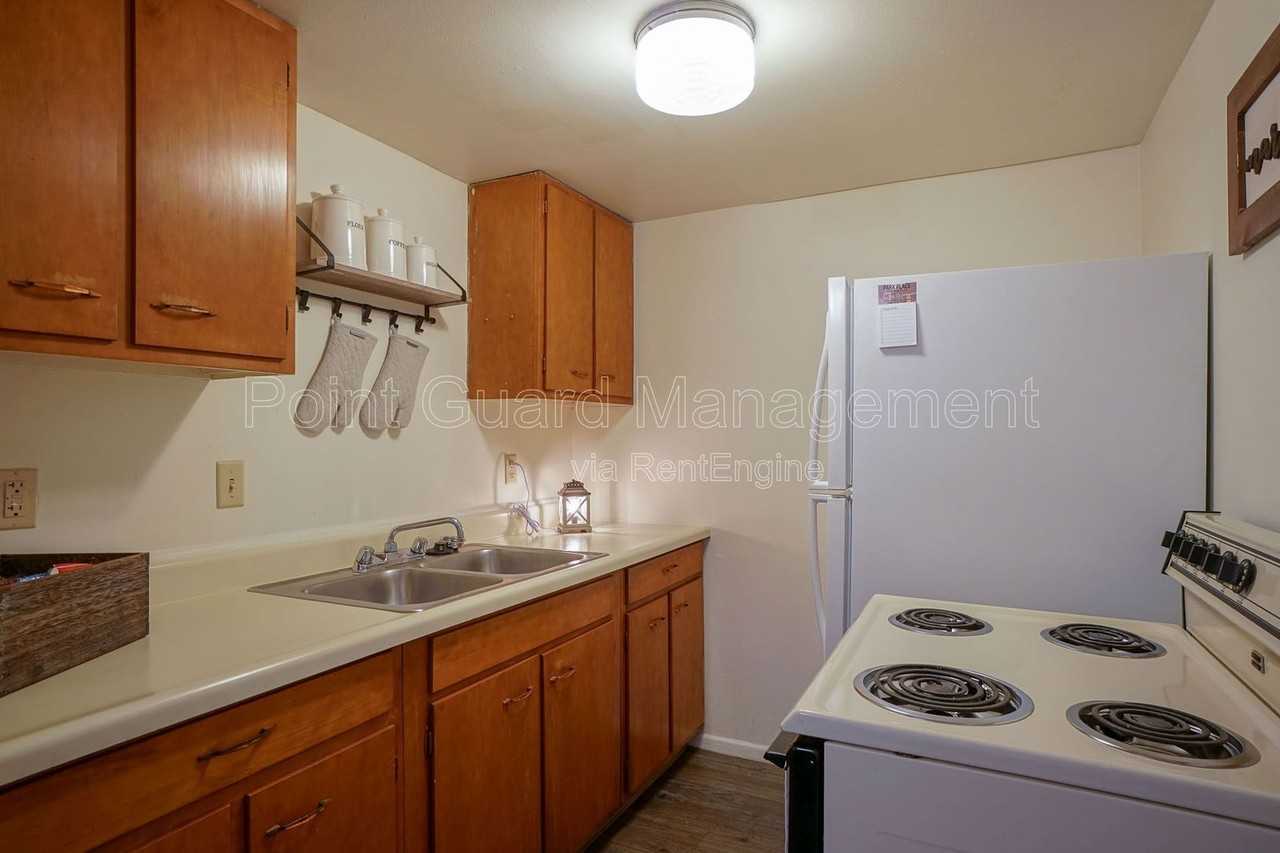 1524 Oxford Pl #12 - Photo 3 of 17