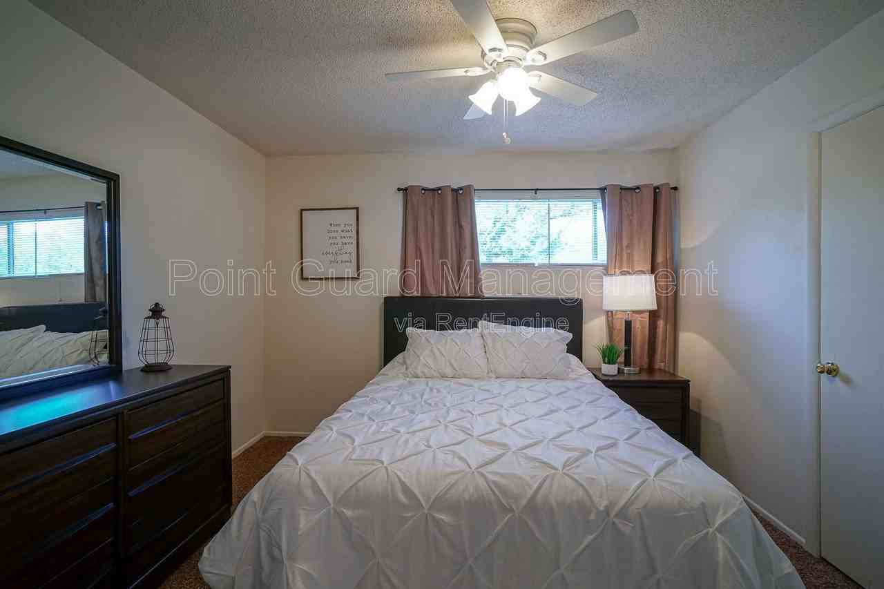 1524 Oxford Pl #12 - Photo 6 of 17