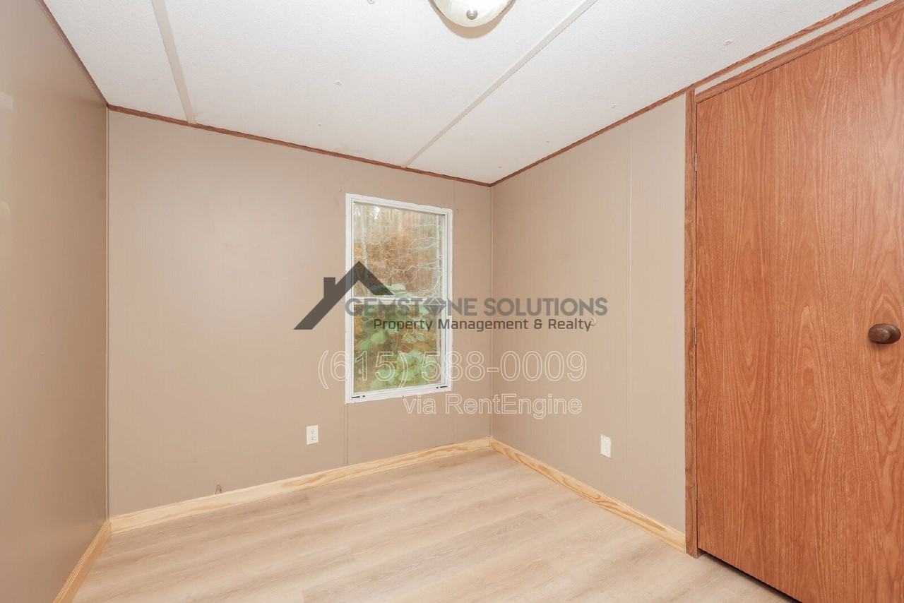 5576 Hargrove Rd - Photo 4 of 26