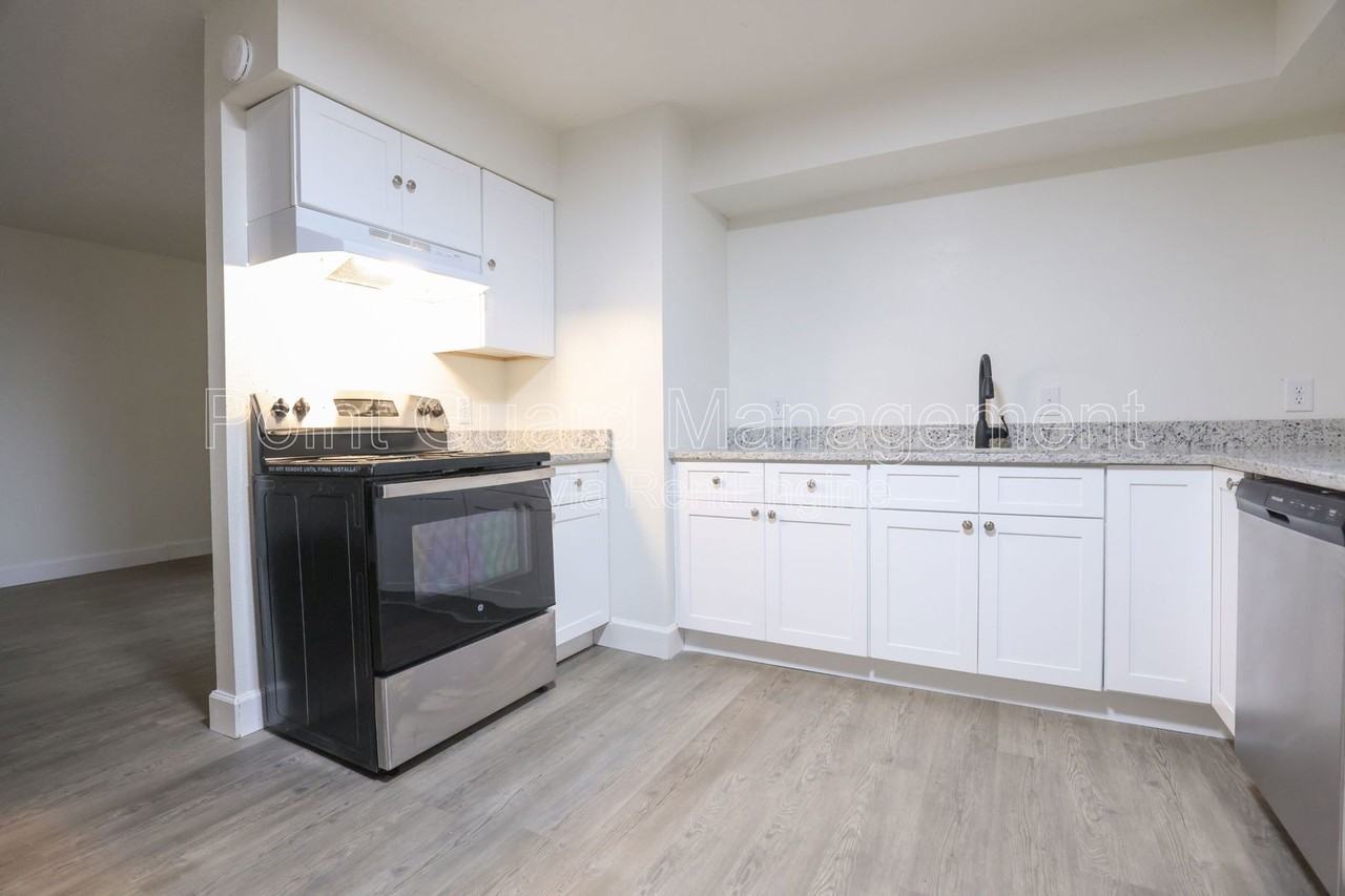 3034 S 68th Ct - Photo 4 of 23