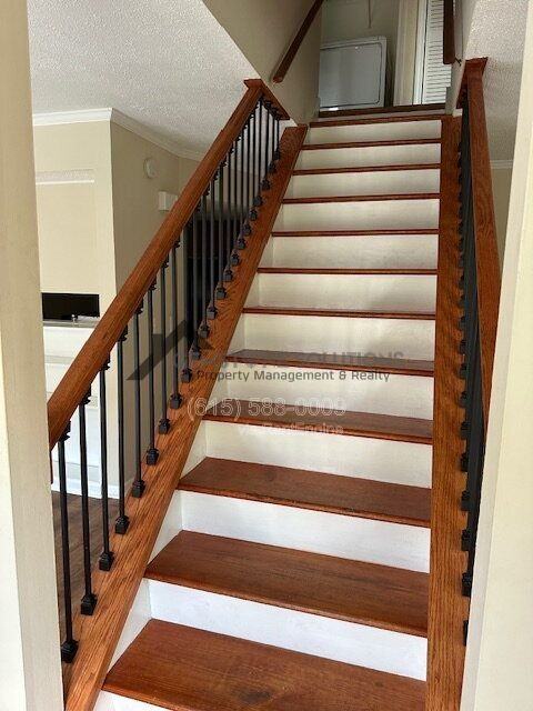 404 Granville Rd - Photo 6 of 29