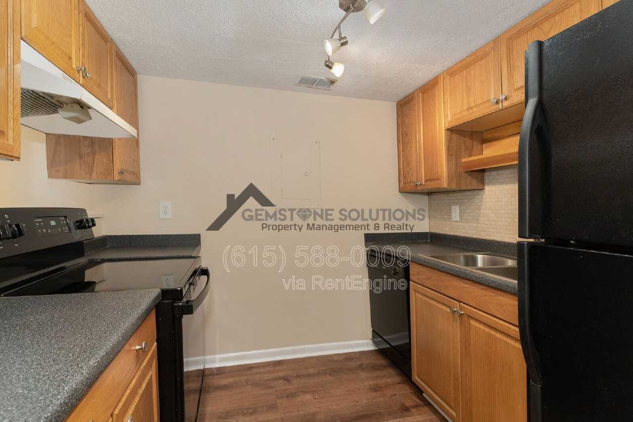 404 Granville Rd - Photo 3 of 27