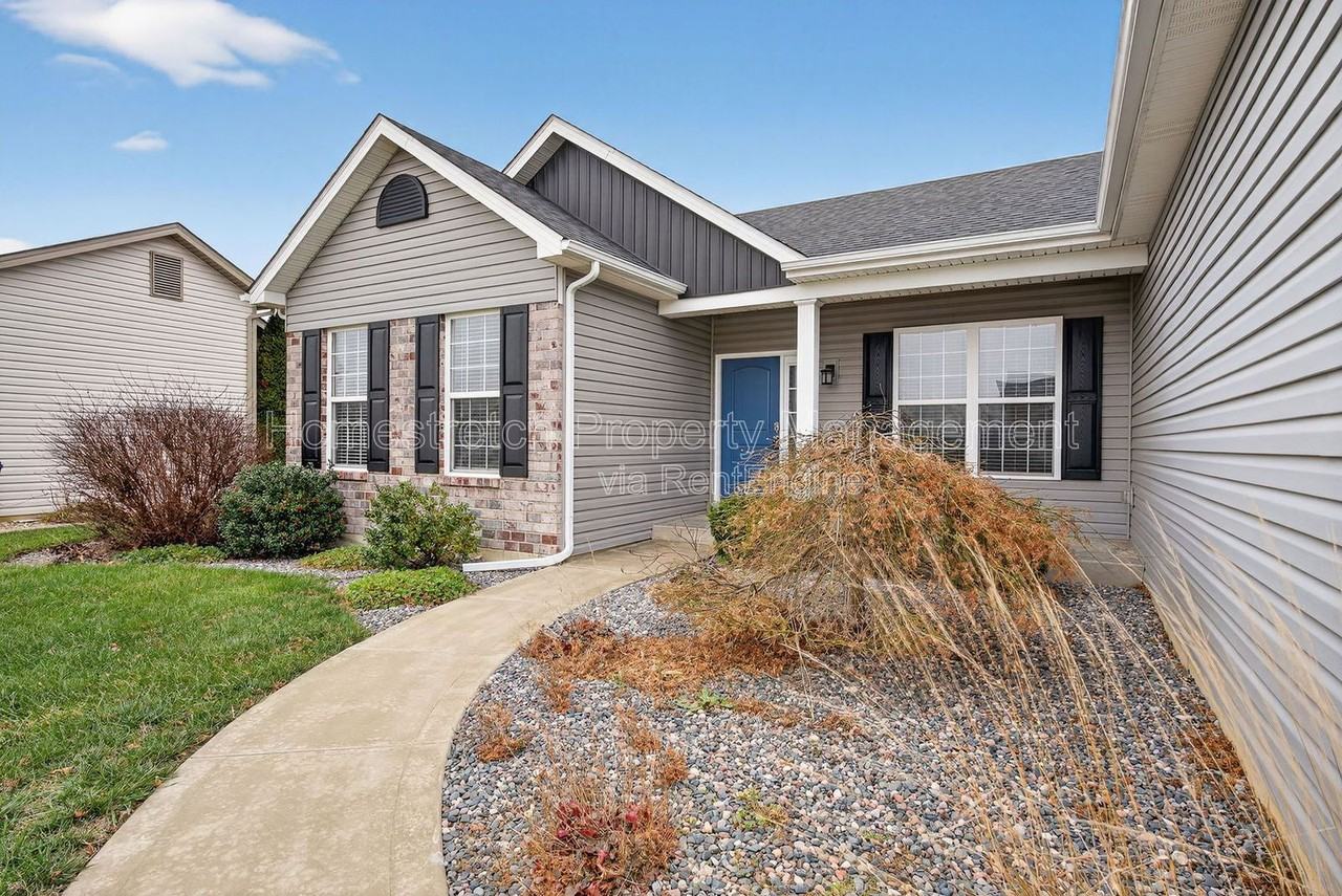 738 Lost Canyon Blvd - Photo 2 of 47