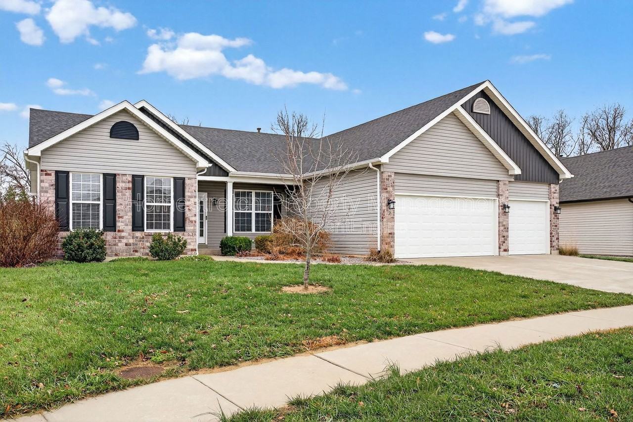 738 Lost Canyon Blvd - Photo 3 of 47