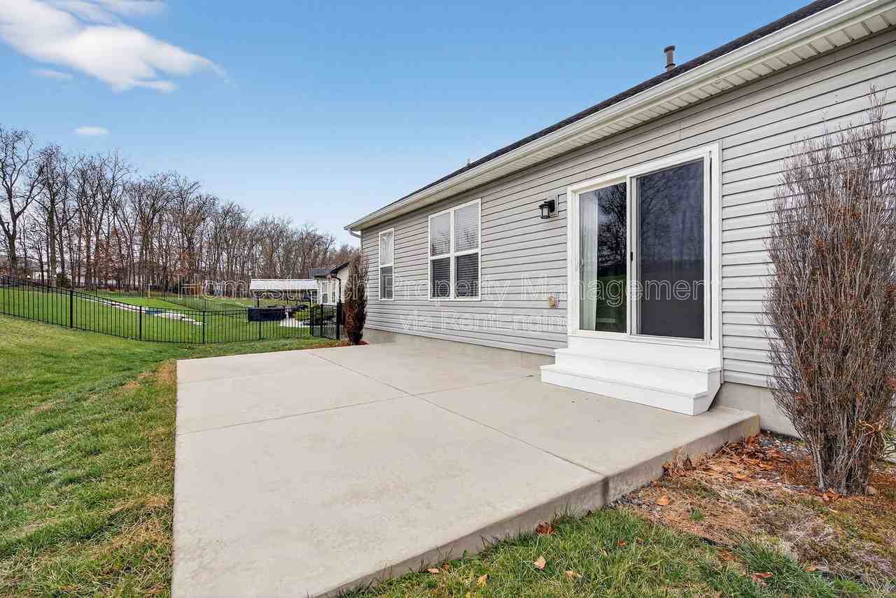 738 Lost Canyon Blvd - Photo 4 of 47