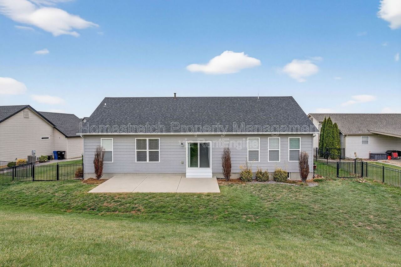 738 Lost Canyon Blvd - Photo 5 of 47