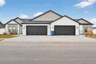 585 S Idaho Ave - Photo 1 of 1