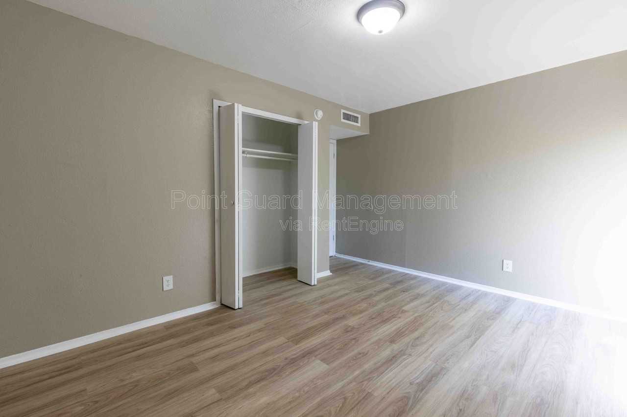 4588 W Kiest Blvd #2101 - Photo 4 of 24