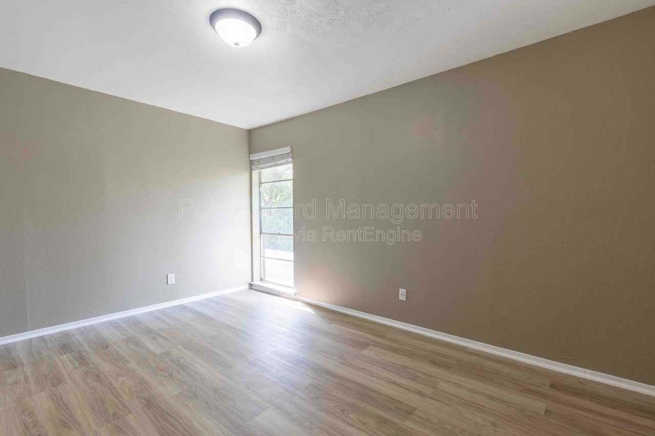 4588 W Kiest Blvd #2101 - Photo 5 of 24