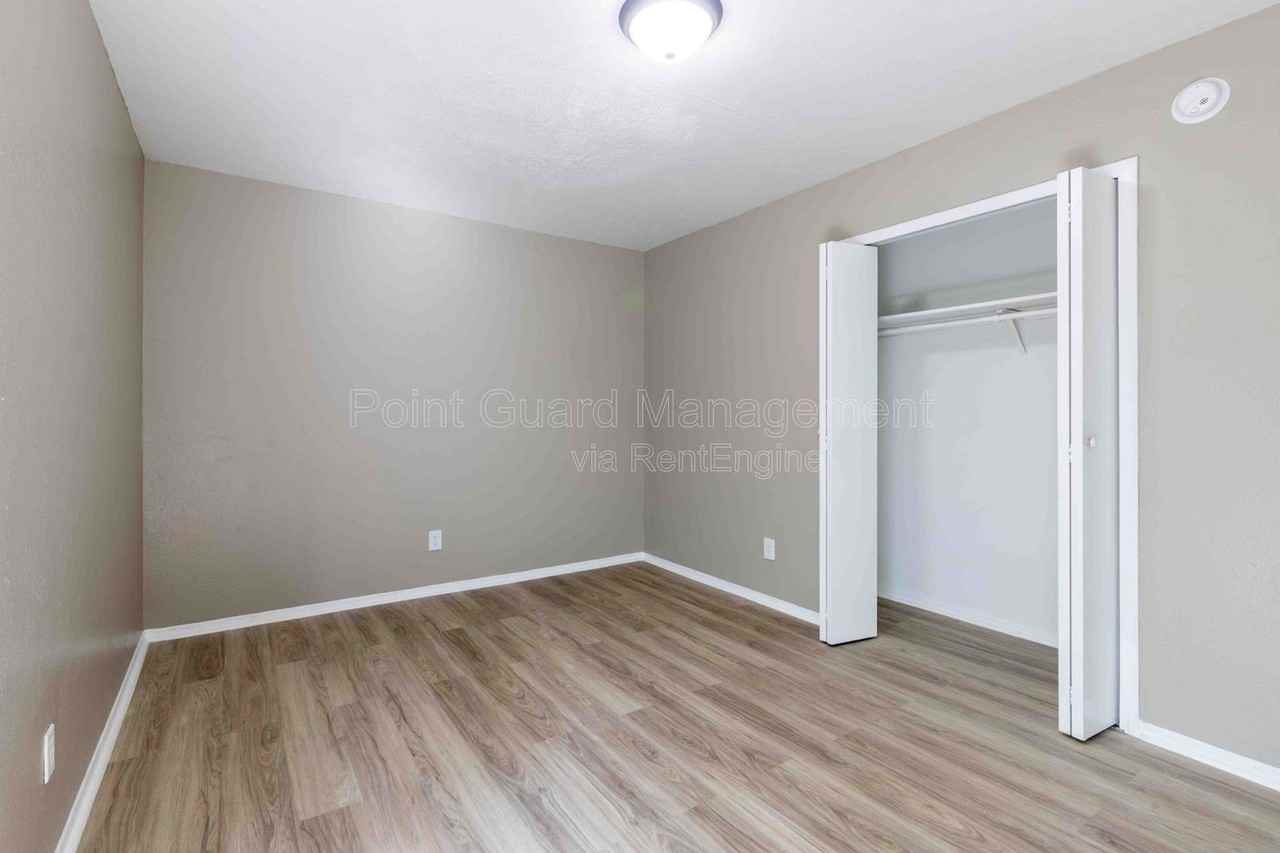 4588 W Kiest Blvd #2101 - Photo 6 of 24