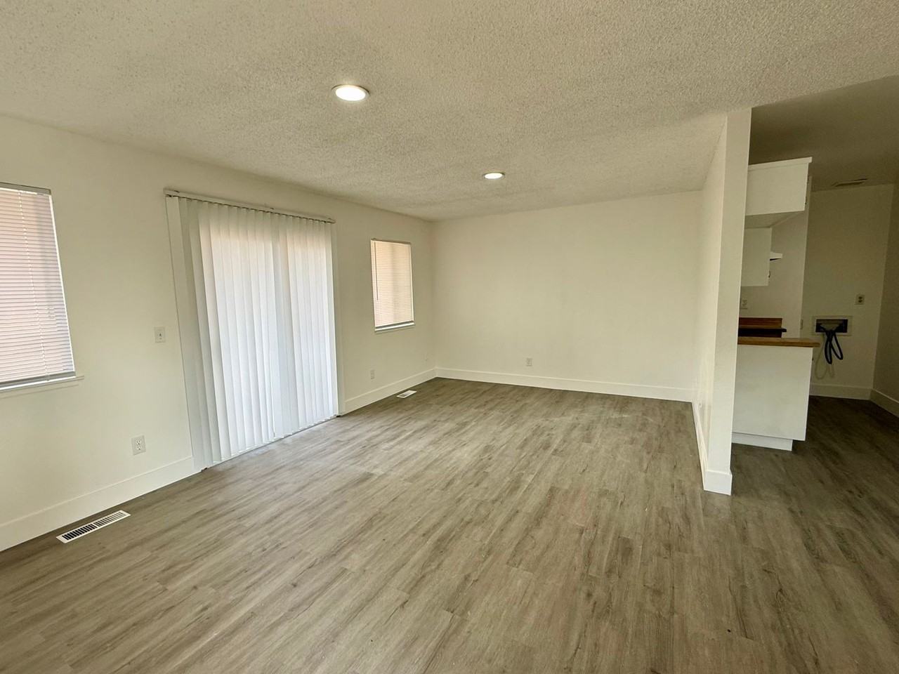 1612 York Way - Photo 3 of 8