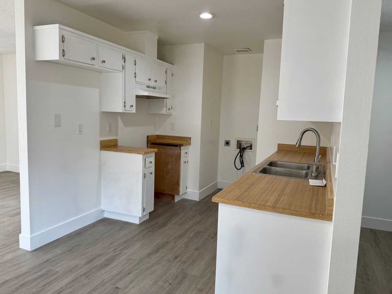 1612 York Way - Photo 6 of 8