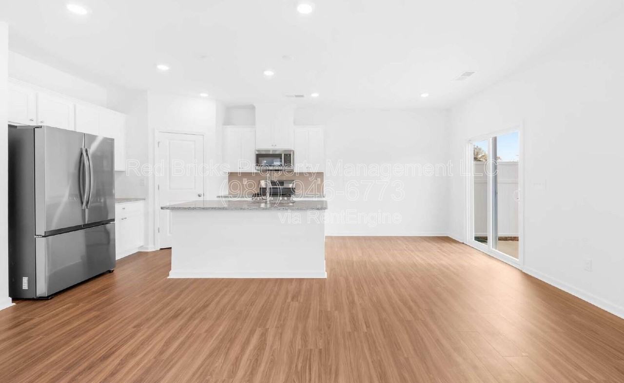 790 Earhart St - Photo 5 of 25