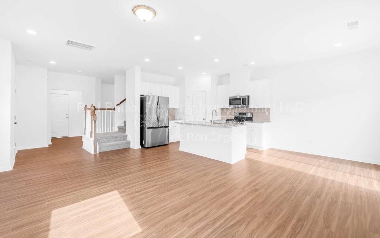 790 Earhart St - Photo 6 of 25