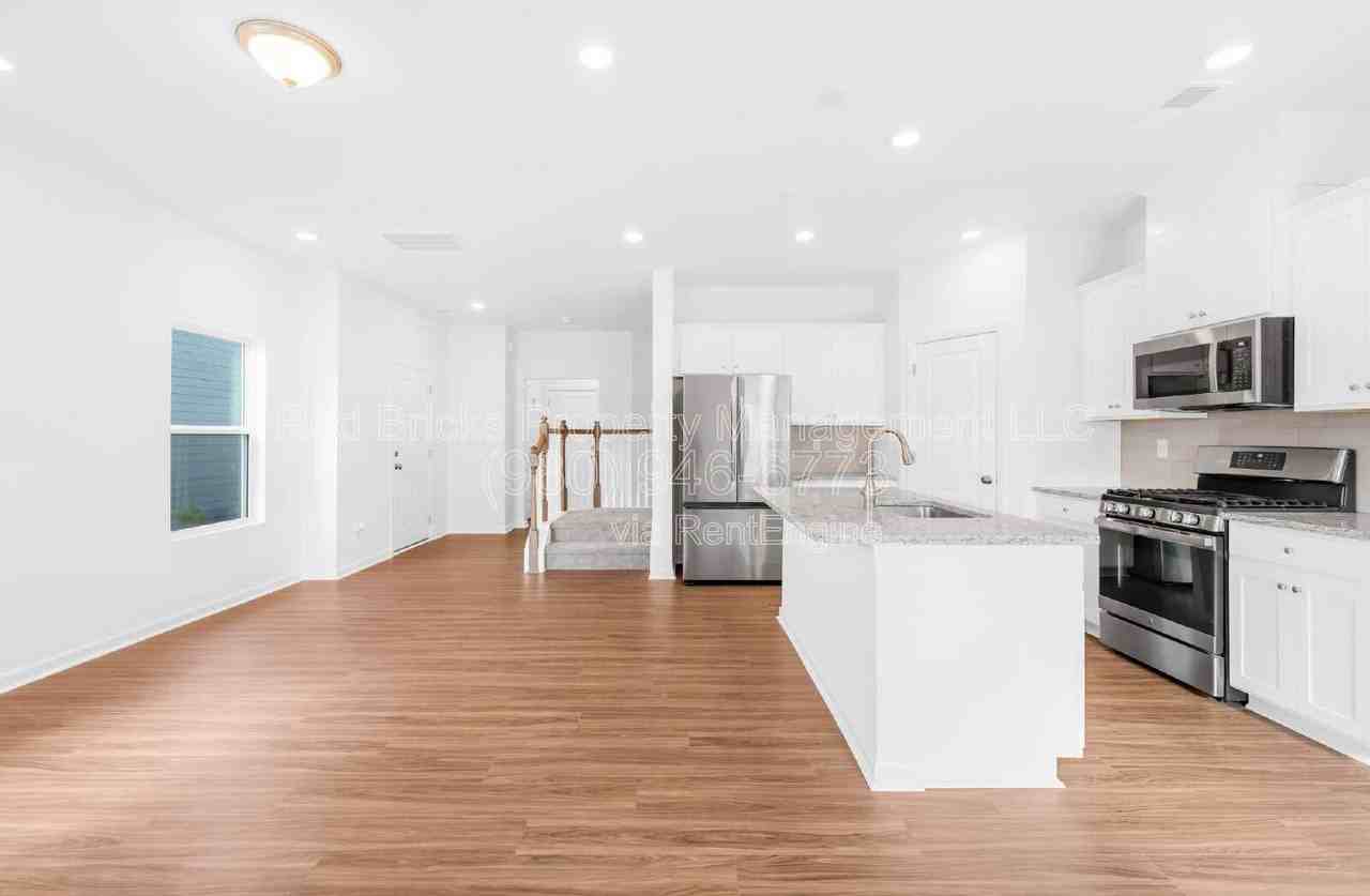 790 Earhart St - Photo 7 of 25