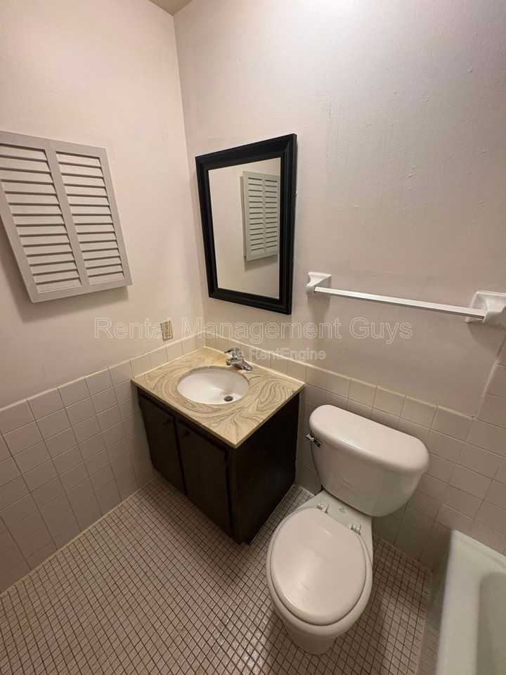 1286 Hazelwood St #305 - Photo 5 of 8