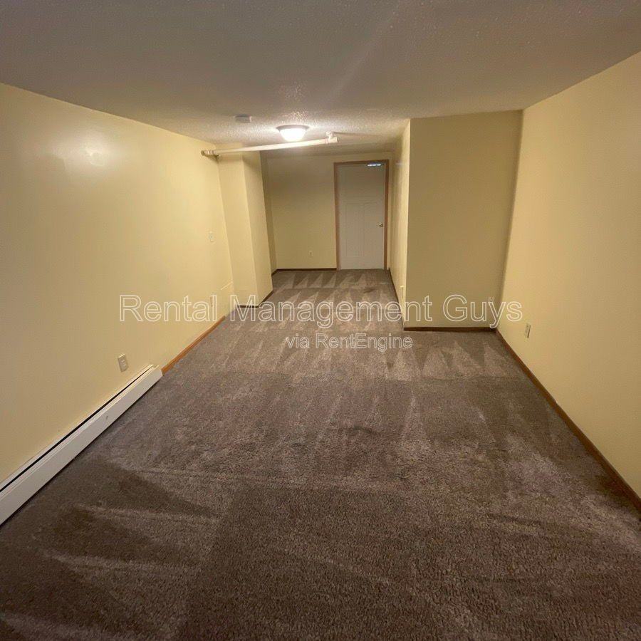 501 Morgan Ave N - Photo 5 of 33