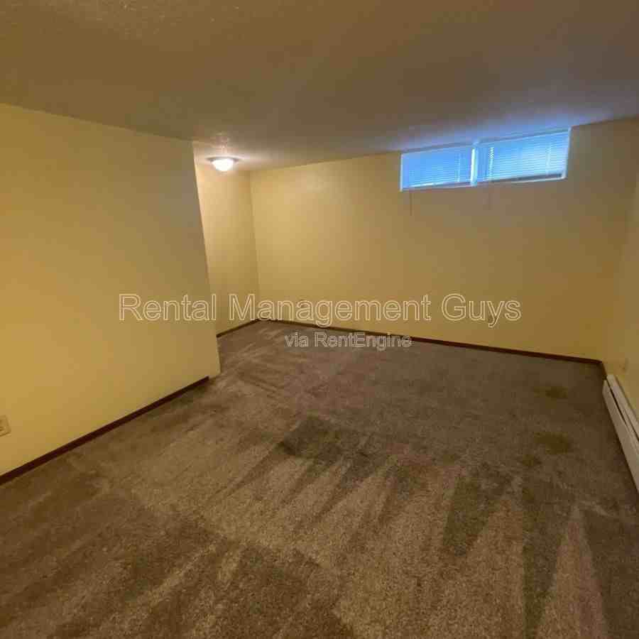 501 Morgan Ave N - Photo 6 of 33